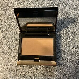 Kevyn Aucoin sculpting powder in medium shade